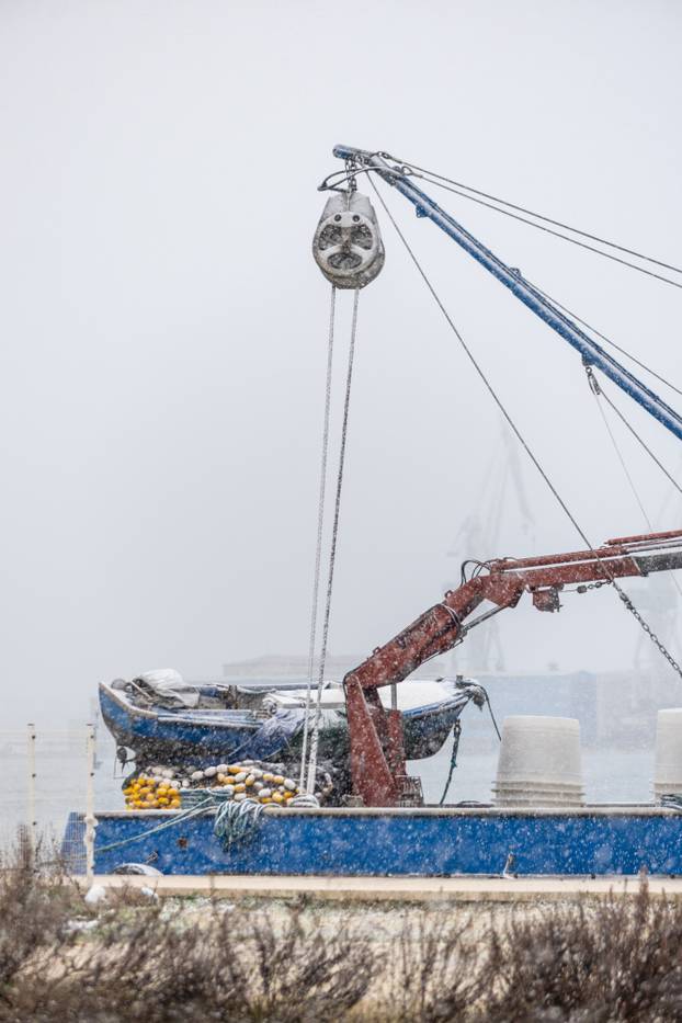 U Puli od ranog jutra pada gusti snijeg