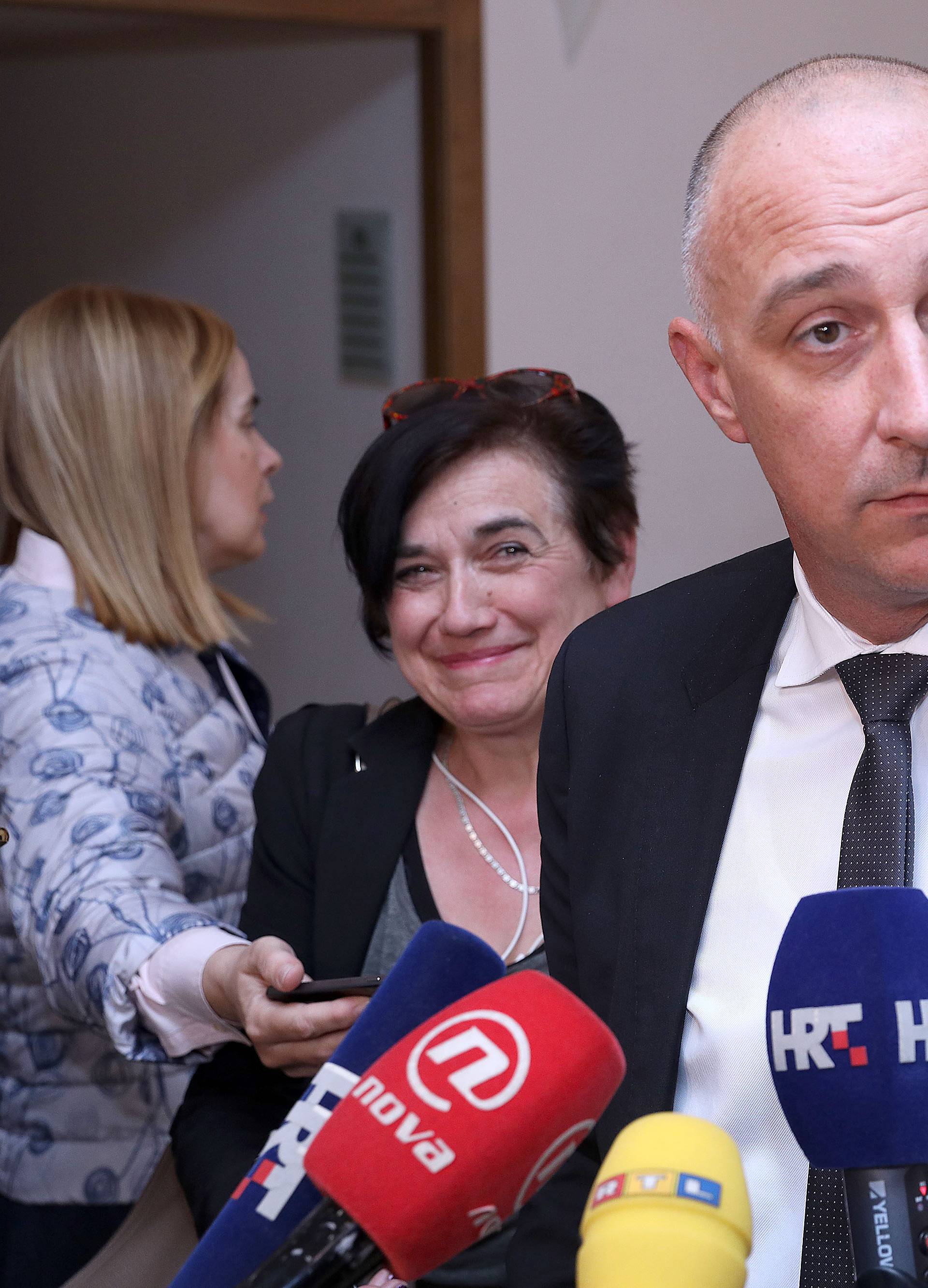 HNS: Ako se u Agrokoru nisu zbrojili,  zbrojite se vi u Vladi