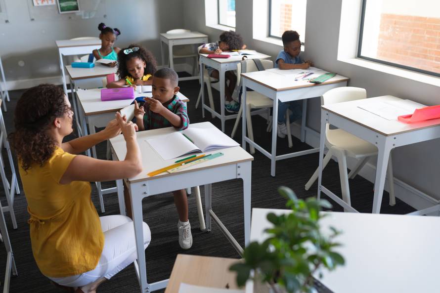 Znakovni jezik postao obavezan predmet u španjolskoj školi