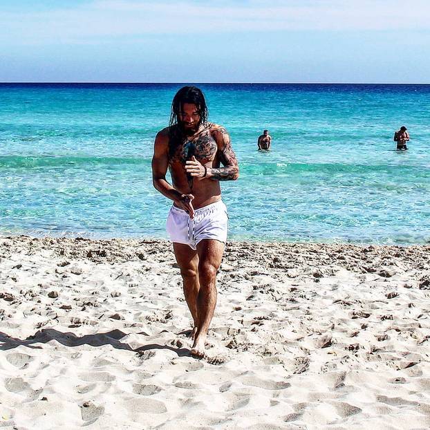 FOTO Trening, kile, mišići, žile: Ovi nogometaši objesili su svoje kopačke o klin i primili se utega