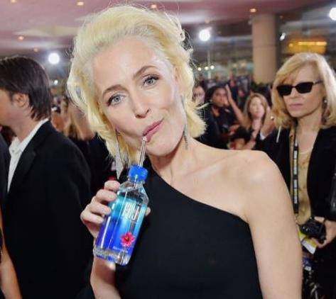 Gillian Anderson je 'mačkica': Posve gola pozira u 50. godini