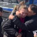 VIDEO 'Mama, tata, volim vas najviše!' Tenisačica u suzama napustila roditelje u okupaciji