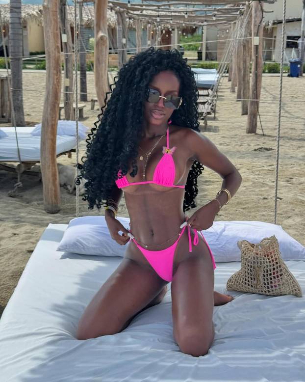 FOTO Brenda iz Venezuele hit je na internetu: Malo digni guzu, popuni usne i linija je savršena!