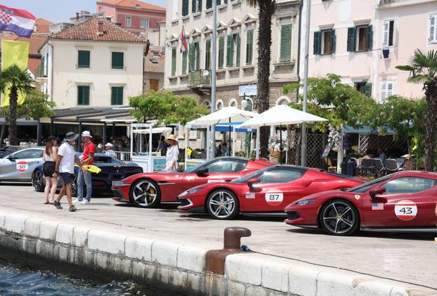 Šibenik: Turneja Ferrari Cavalcade 2026. s više od 120 Ferrarija na šibenskoj rivi