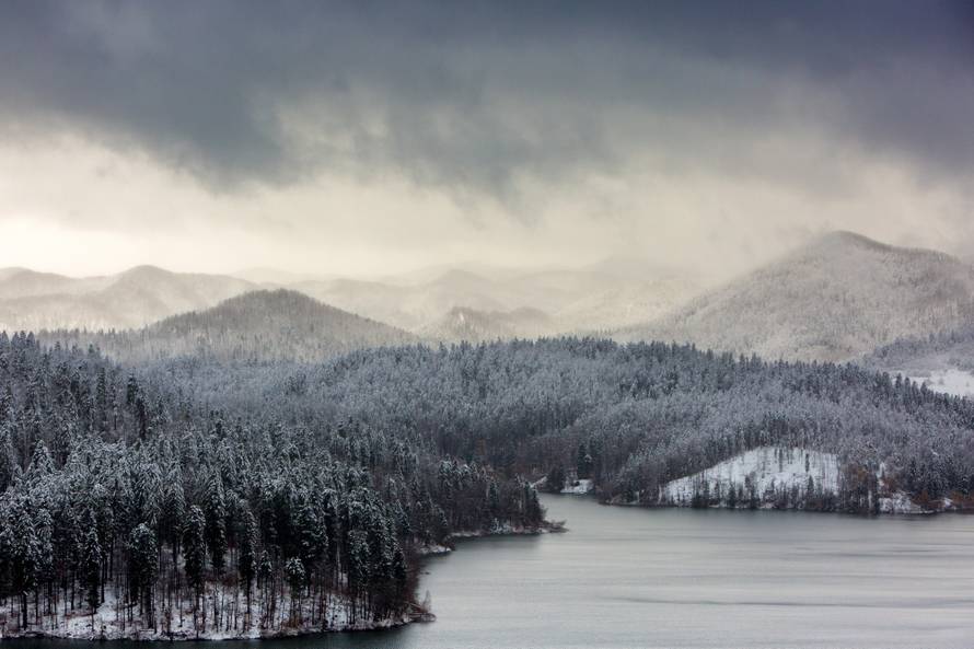 Snijeg prekrio Sljeme i Platak, Rijeka rekorder po količini kiše