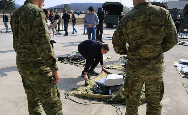 Ministar Anušić i general Kundid na prvom danu TVO-a na Slunju