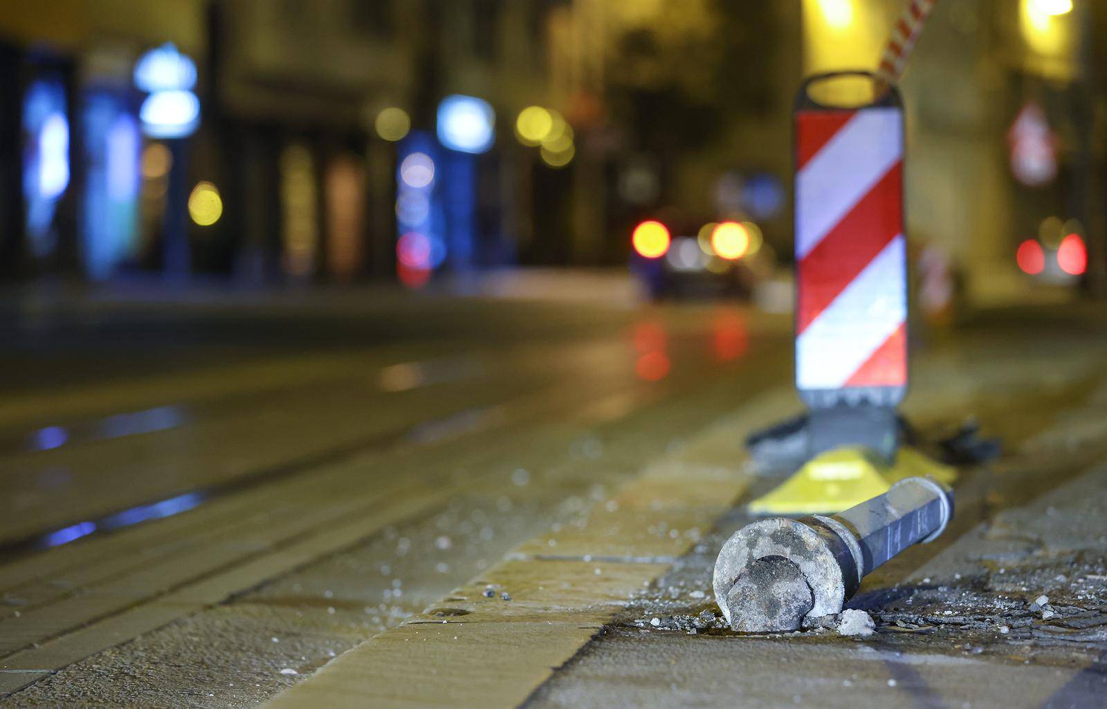 U centru Zagreba vozač pokosio stupiće, ozlijeđen pješak