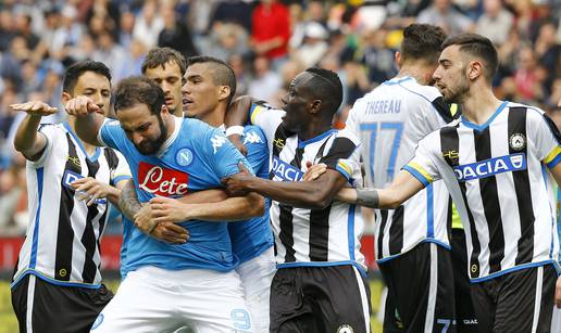 Udinese srušio snove Napolija o naslovu, Higuaín je podivljao