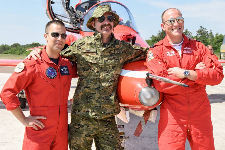 Kraljevska grupa Red Arrows posjetila je naša Krila Oluje