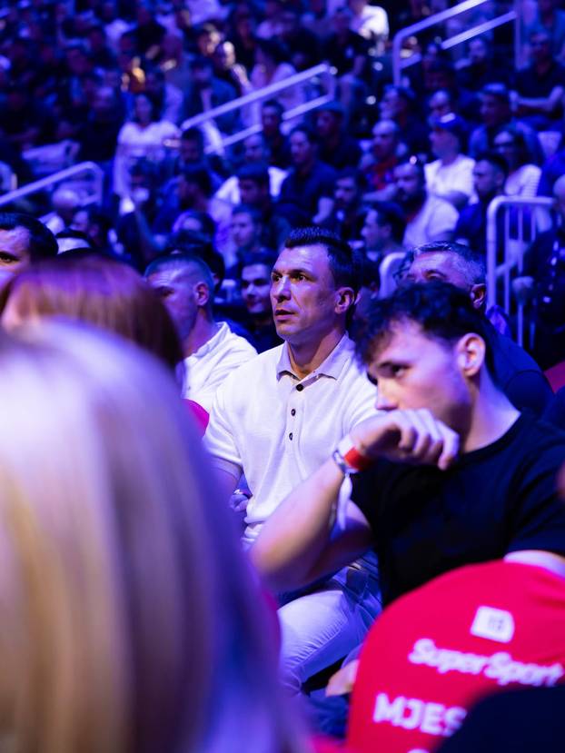 FOTO FNC spektakl u Areni privukao brojne zvijezde: Stigli Mandžukić, legendarni Cro Cop