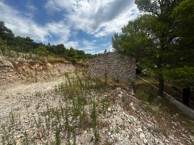 FOTO Ovu kućicu od 28 kvadrata prodaju na Murteru za 480.000 eura: 'Može zamjena za Zagreb'