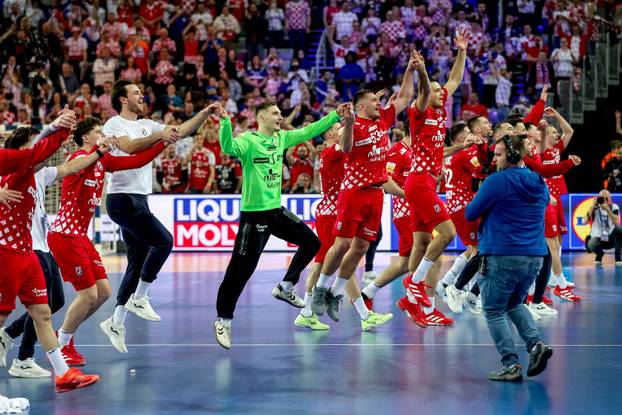 Zagreb: Slavlje rukometaša Hrvatske nakon pobjede nad Francuskom i prolaska u finale Svjetskog prvenstva