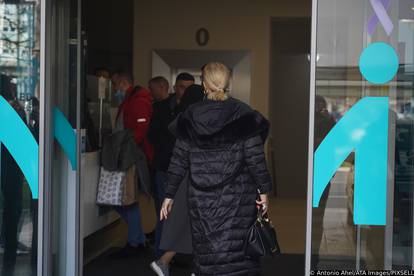 Beograd: Lepa Brena  dolazi u bolnicu MediGroup