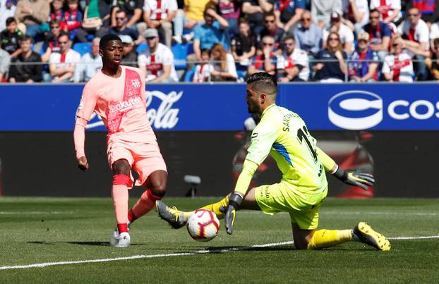 La Liga Santander - SD Huesca v FC Barcelona