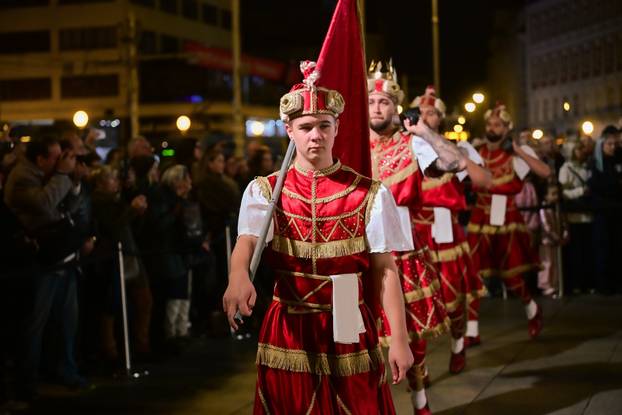 Zagreb: Tradicionalni plesovi s mačevima koji se stoljećima prenose na otoku Korčuli