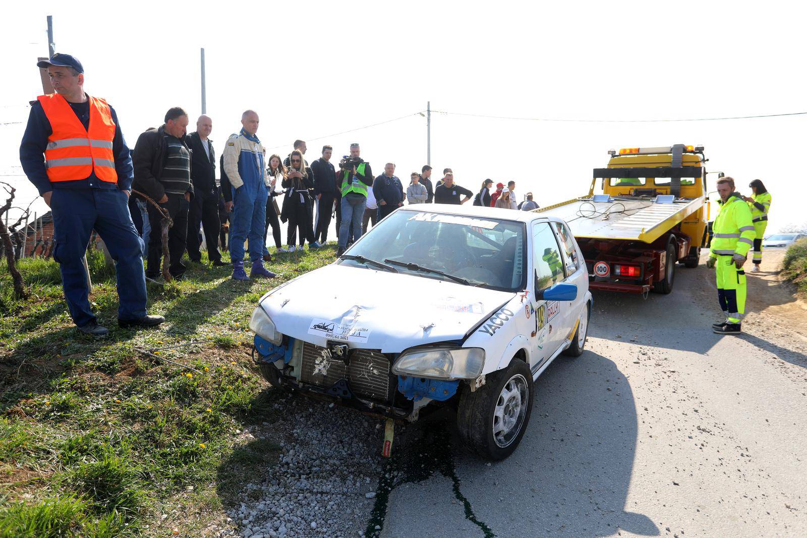 Vrhovac: Nakon izlijetanja s rally utrke vozači pozirali na krovu automobila