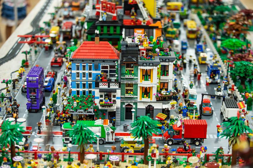 Lego grad i katedrala
