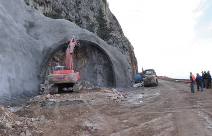 Nakon sedam mjeseci počeli su kopati tunel kod Makarske