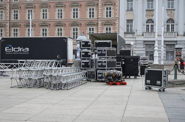 Zagreb: Postavljanje bine na glavnom Trgu gdje će biti organiziran doček rukometaša