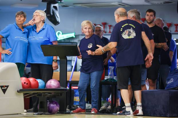 Zagreb: Druženje umirovljenika u Bowlingu Clubu 