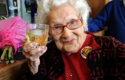 Proslavila je stotu: 'Živa sam zbog čaše whiskeya i cigareta'  