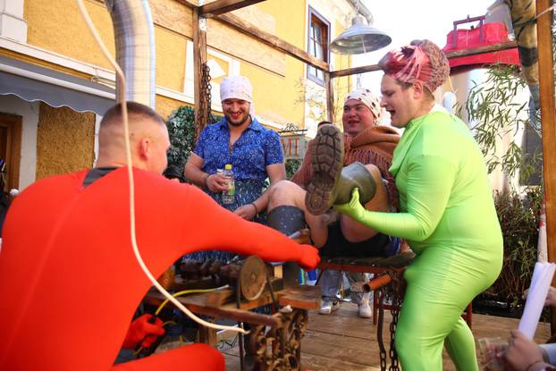 Samobor: Povorka mjesnih odbora i alegorijskih kola na Fašniku