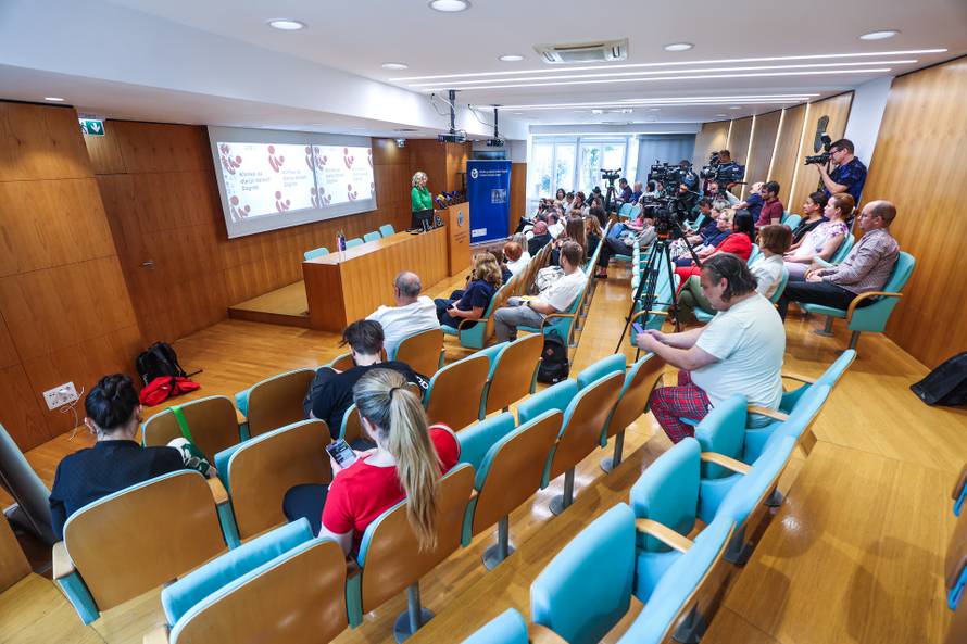 Zagreb: Predstavnici Klinike za dječje bolesti o porastu broja teških ozljeda uslijed padova s
električnih romobila