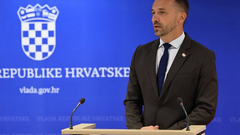 Minister Piletić opozarja, da nadaljevanje visokih rasti plač v javnem sektorju ni več realno