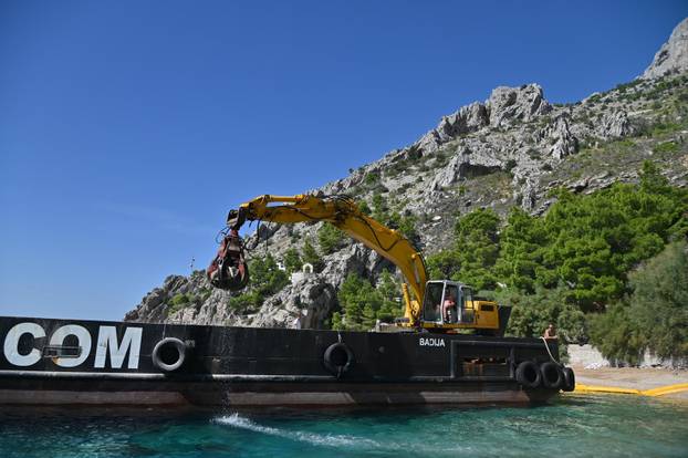 Nastavlja se rušenje bespravno izgrađenih objekata u uvali Vruja