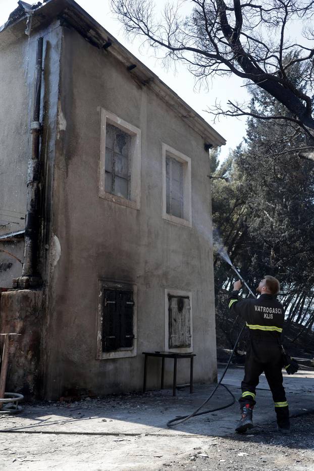 24sata Omiš: Požarom oštećena kuća u kojoj je sniman film "Trešete"