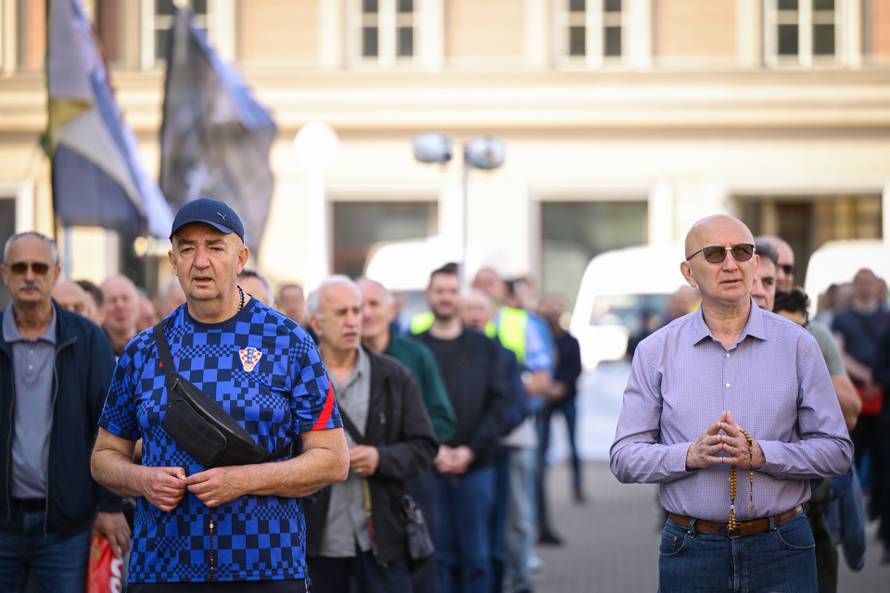 Zagreb: Muška molitva krunice