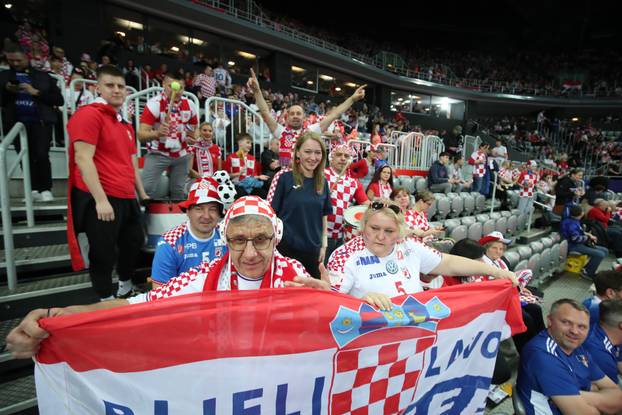 Zagreb: Navijači na susretu Hrvatske i Slovenije na IHF Svjetskom rukometnom prvenstvu 2025.