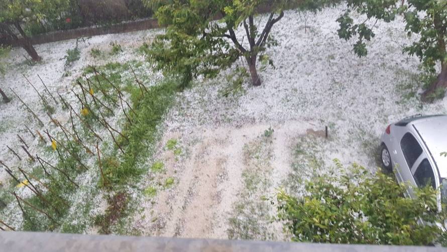 Olujna tuča pogodila Dalmaciju: Led zameo ceste kao usred zime