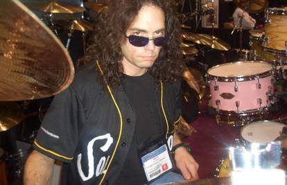 Usred koncerta: Umro je bivši bubnjar slavnog Megadetha