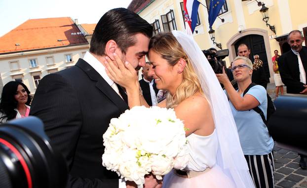 ARHIVA - 2015. Zagreb: Emotivni susret Antonije Bla?e i Hrvoja Brle?i?a uo?i njihova vjen?anja