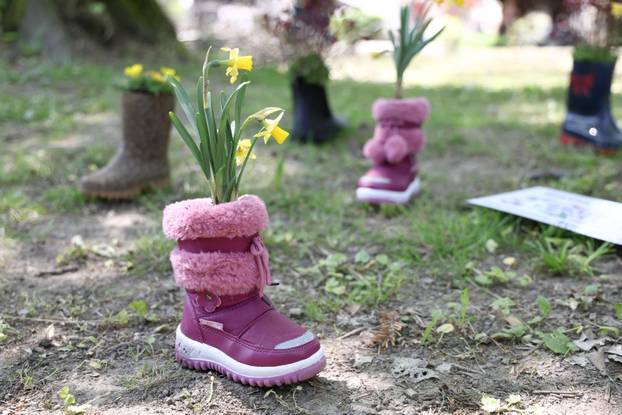 U Dugom selu održan je sajam cvijeća