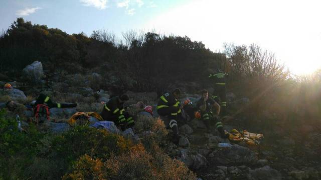 Teže ozlijeđenog vatrogasca s Brača prebacili u KBC Split