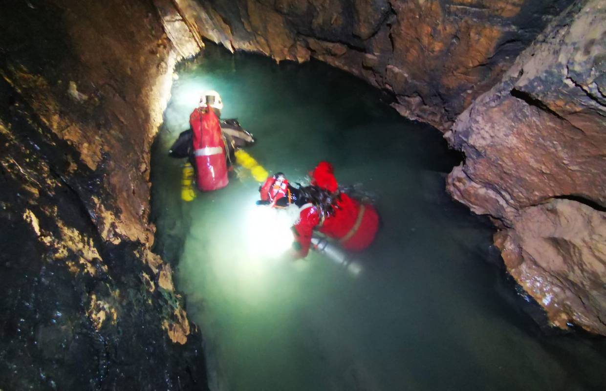 Međunarodna ekspedicija u jami Nedam zaronila do 1250 m i pronašla drugu jamu?