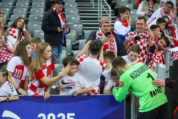 Hrvatski rukometaši slave nakon što su svladali Island 32:26