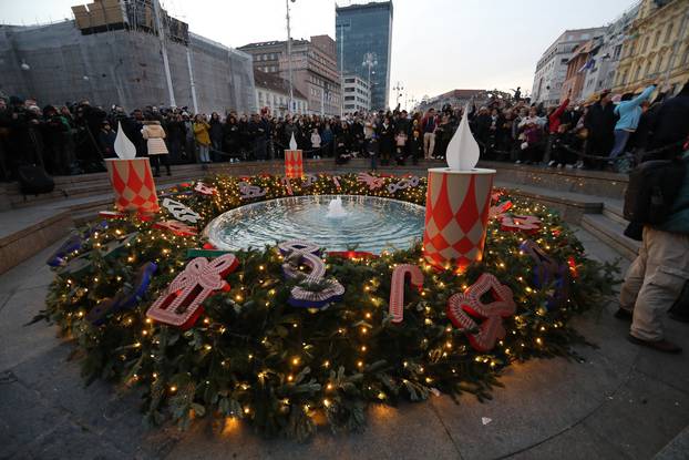 Paljenje prve adventske svijeće kod Manduševca u sklopu otvorenja Adventa u Zagrebu