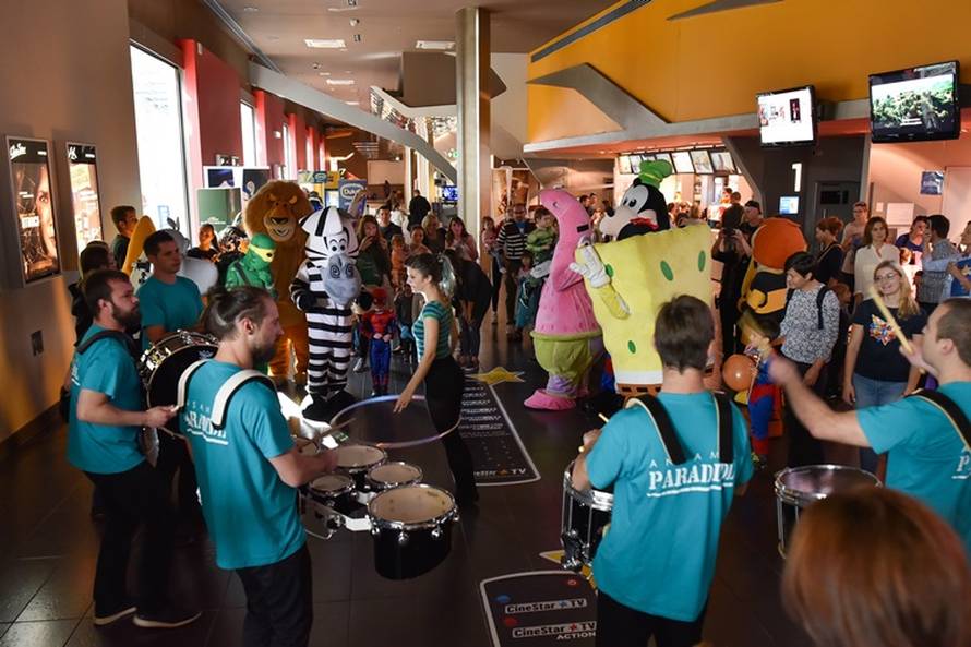 Zabavna parada filmskih likova oduševila je mnoge poznate