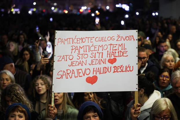 Suze i pjesma u Sarajevu u čast Halidu Bešliću