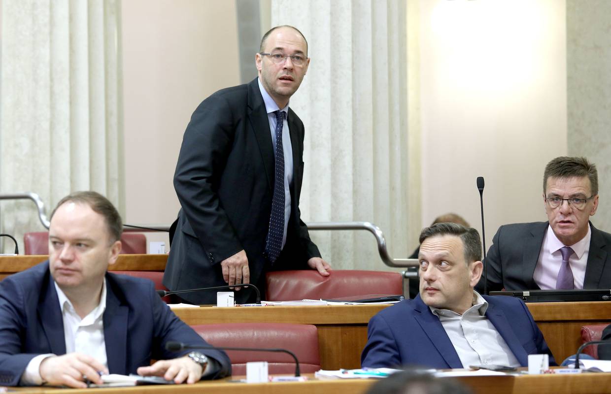 "Forsirate tezu da protivnici Istanbulske žele rušiti Vladu"