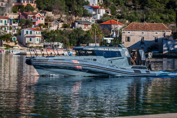 Drvenik Veli: Predsjednik Zoran Milanović položio je vjenac na spomen obilježju “Majka Domovina”