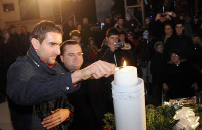 Marin Čilić jučer u Vinkovcima upalio prvu adventsku svijeću