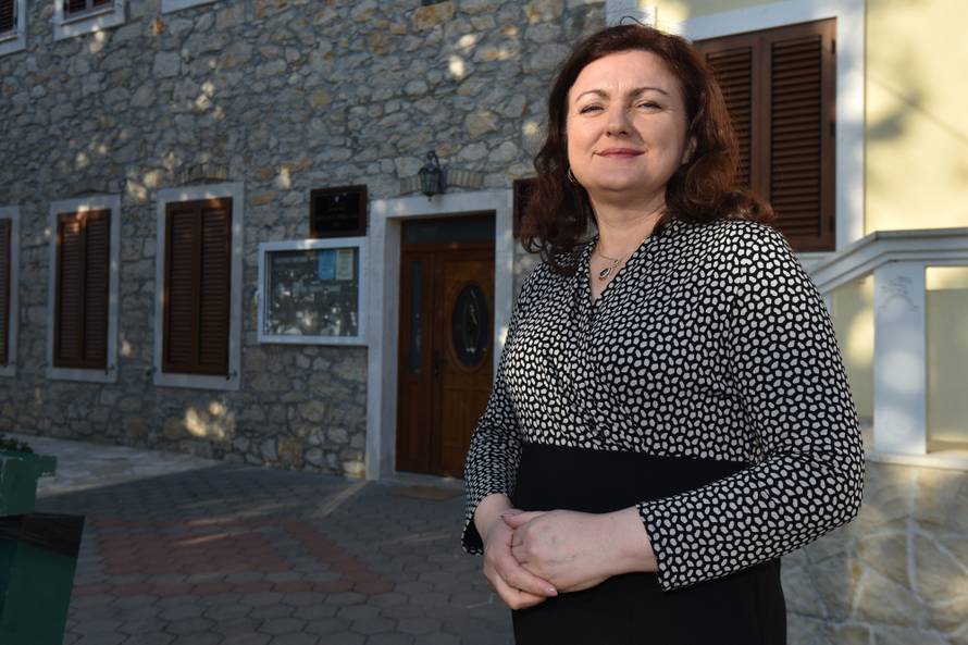 'Načelnica je 35 kg janjetine i 9 mobitela platila novcem općine'