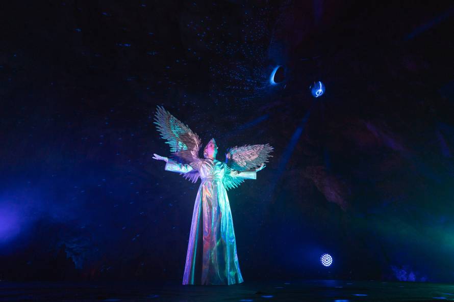 Spektakularne Žive Jaslice u Postojnskoj jami duge su 5 km i uprizoruju 18 biblijskih prikaza