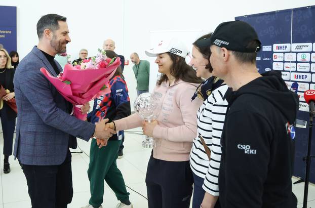 Dolazak Zrinke Ljutić iz SAD-a nakon osvajanja Malog kristalnog globusa