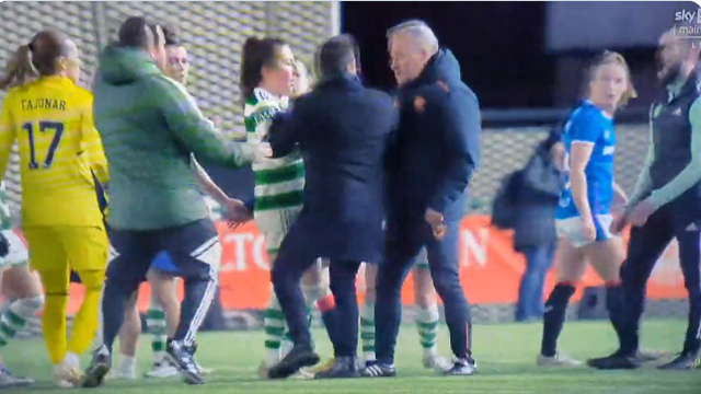 VIDEO Zaiskrilo nakon ženskog Old Firma: Trenera Celtica je glavom udario u glavu s leđa