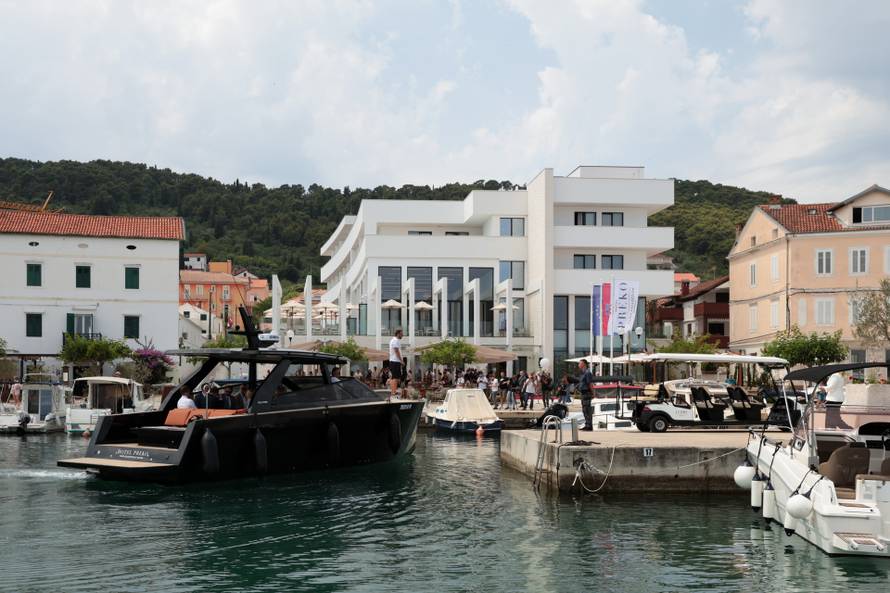 Prvi Hilton hotel na hrvatskim otocima otvoren je uz prisustvo državnih i lokalnih dužnosnika